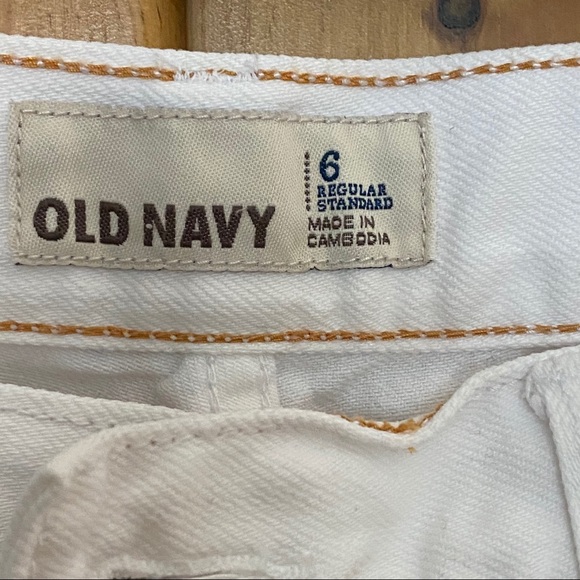 Old Navy White Jeans - Picture 6 of 6